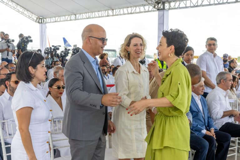Directora de AERODOM Mónika Infante resalta liderazgo de Igor Rodríguez en el sector aviación